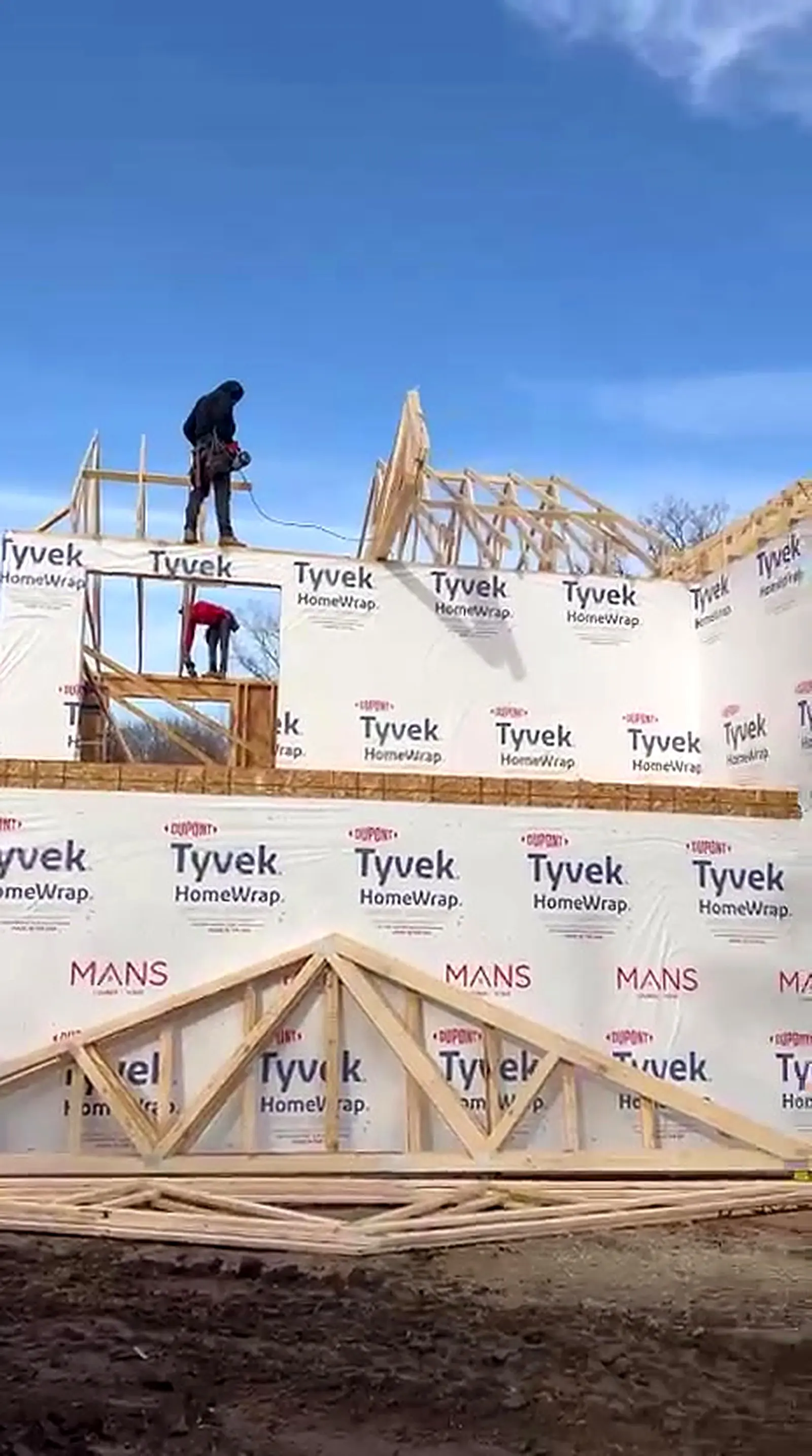 Mavericks crew setting trusses at a Novi job